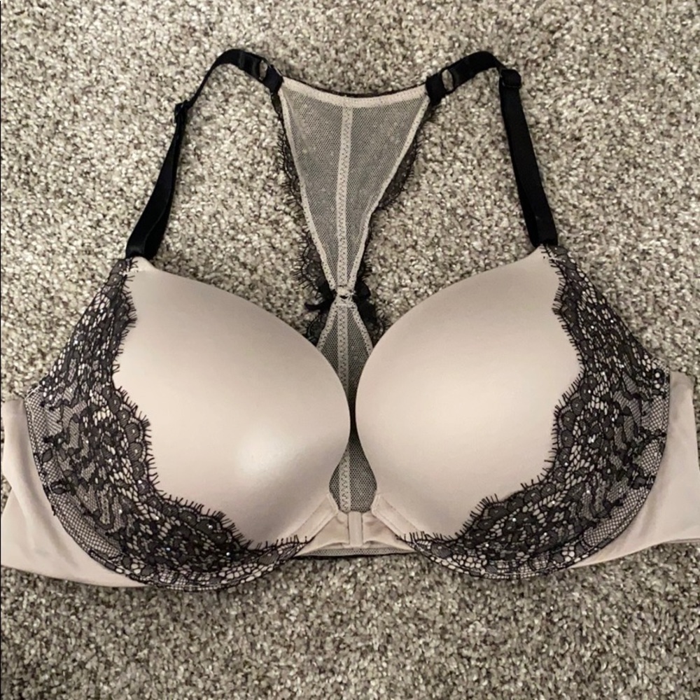 VS NWOT never worn front clasp bra